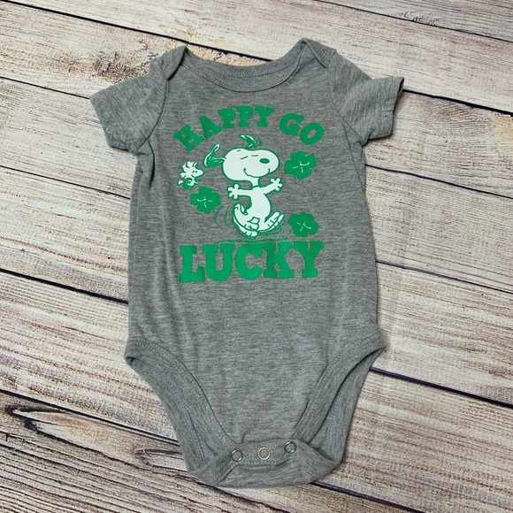 Peanuts Happy Go Lucky onesie Snoopy St.Patrick’s - Picture 1 of 2
